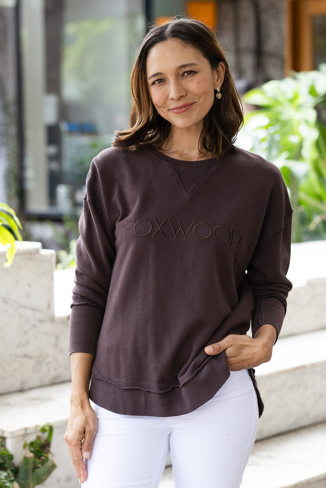 Simplified Chocolate Cotton Crewneck Sweatshirt,Front,Brunette model