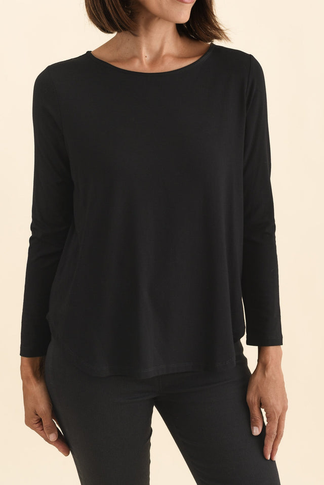 Adele Black Long Sleeve Bamboo Tee,Brunette model,alt text|model:Cara image 7
