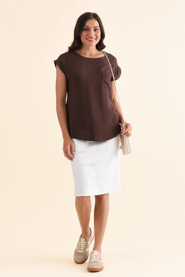 Aiden Chocolate Linen Blend Pocket Top,Full Body,Brunette model,alt text|model:Brontie