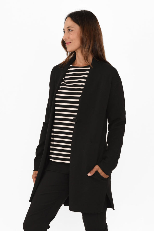 alt text|model:Cara image 4