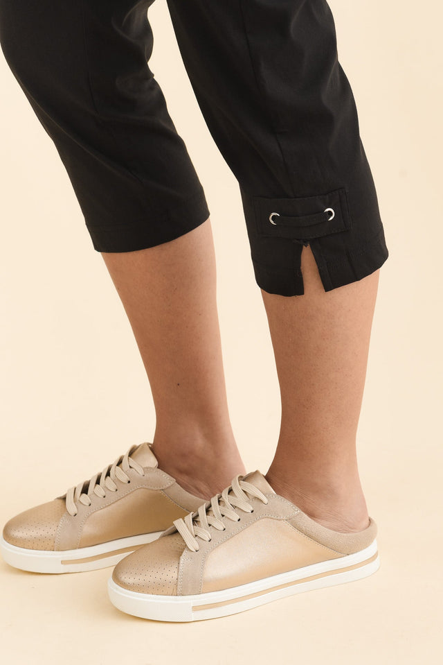 Air-Lite Black Stretch Capri Pants,Brunette model,alt text|model:MJ image 8