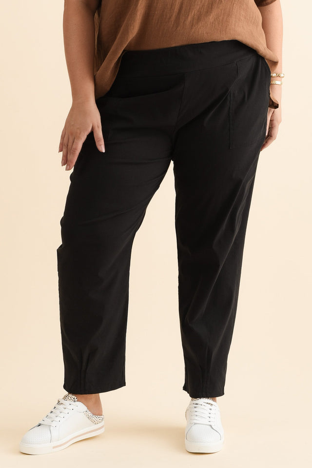 plus-size,curve-bottoms,plus-size-pants,plus-size-winter-clothing,alt text|model:Gabby image 8