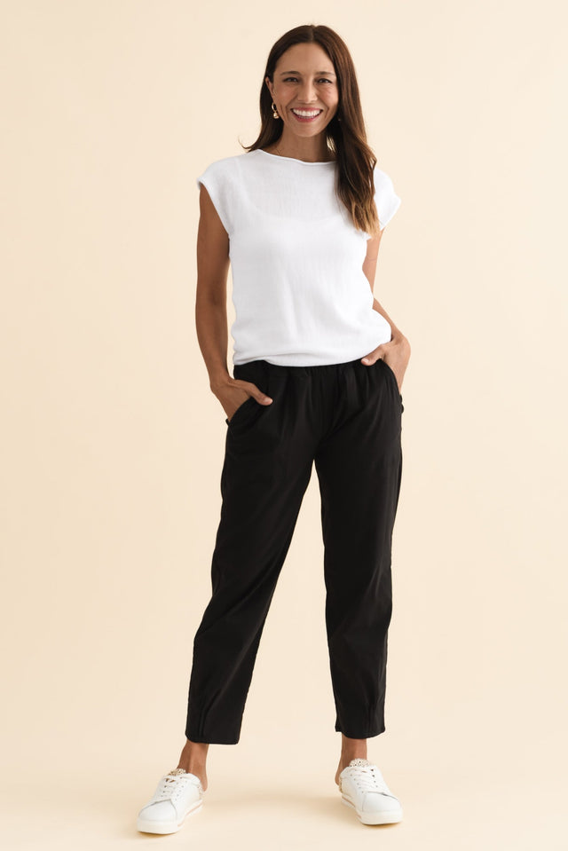 alt text|model:Cara image 3