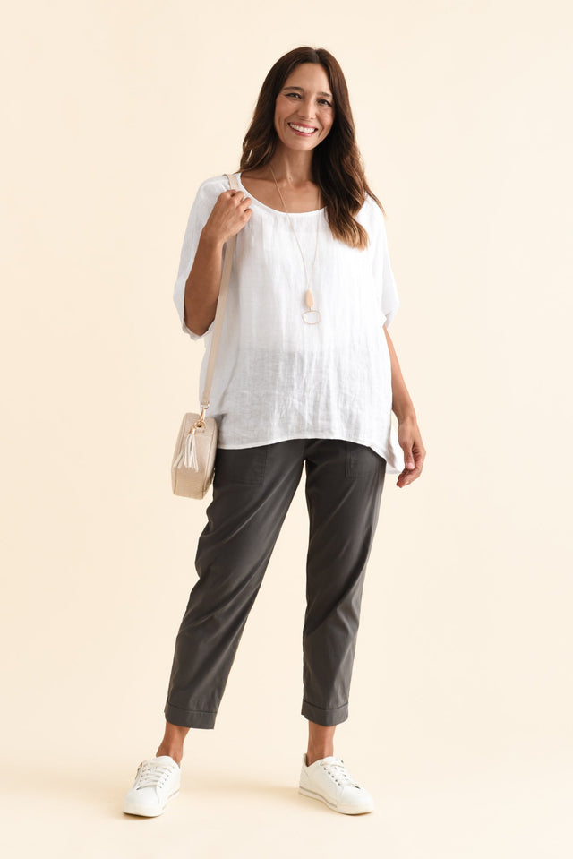 alt text|model:Cara image 3