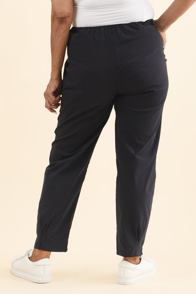 Air-Lite Navy Stretch Pocket Pants,Brunette model,alt text|model:Pilita image 12