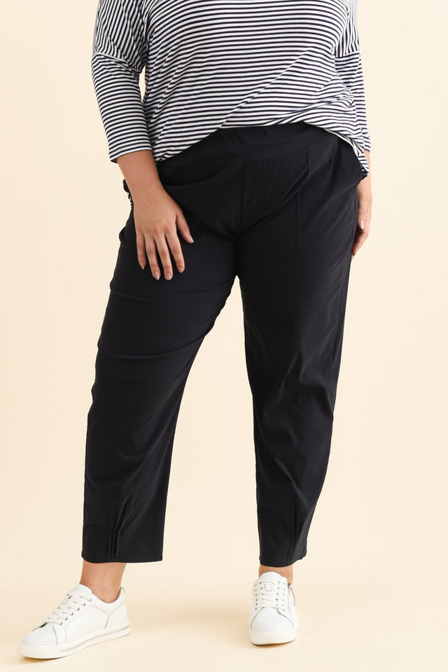 plus-size,curve-bottoms,plus-size-pants,plus-size-winter-clothing,alt text|model:Gabby image 8