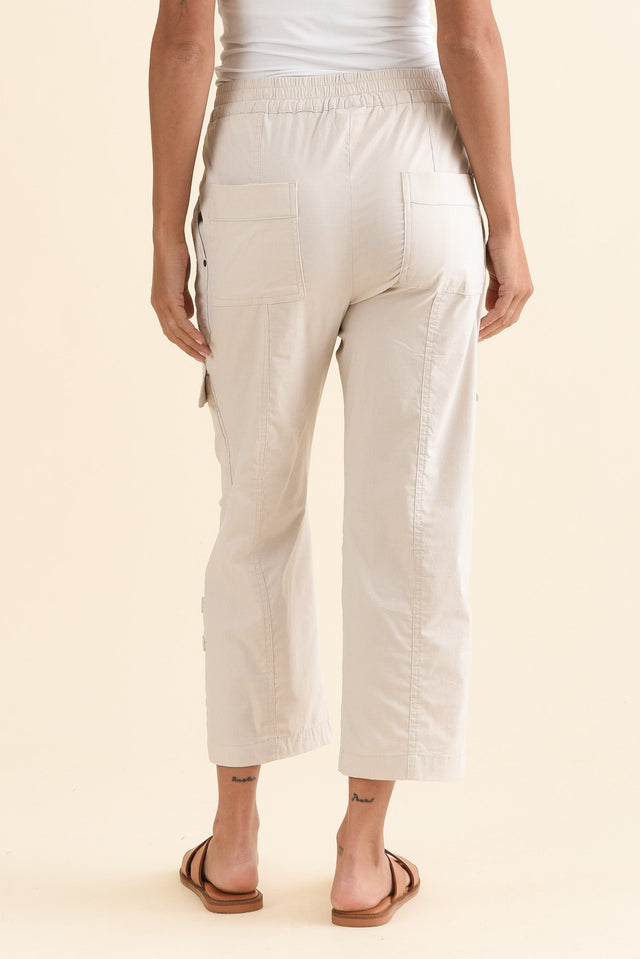 Air-Lite Sand Stretch Cargo Pants,Back,Brunette model,alt text|model:Brontie image 4