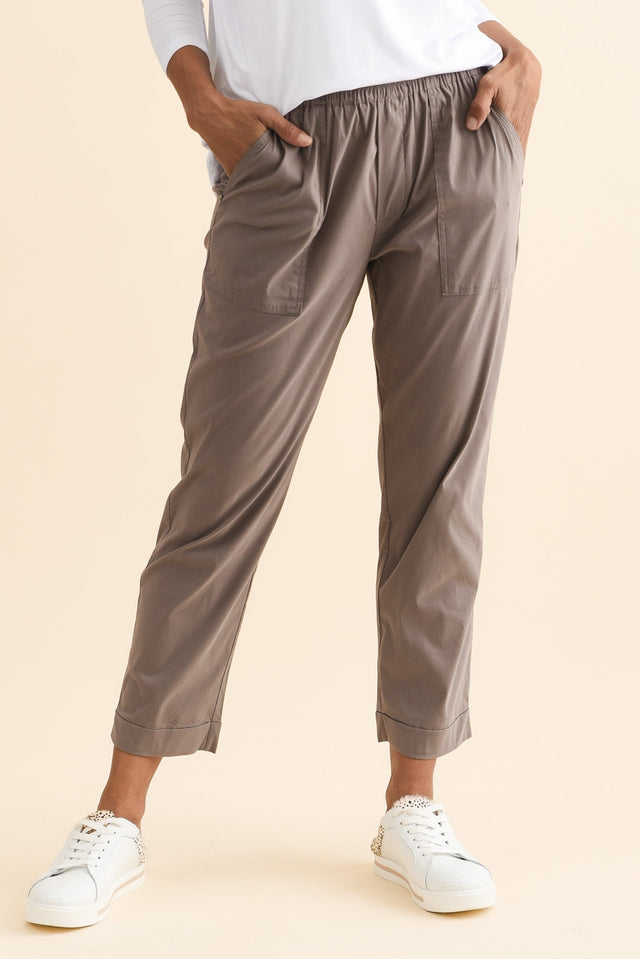 alt text|model:Cara image 1