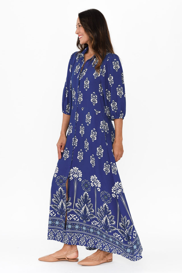 alt text|model:Cara image 4