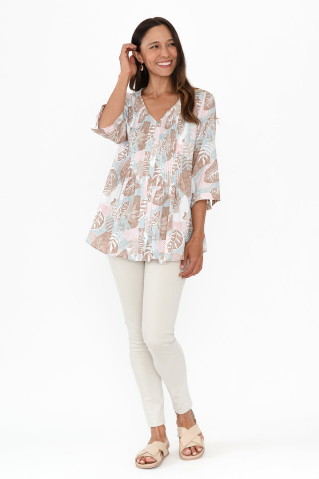 alt text|model:Cara image 3