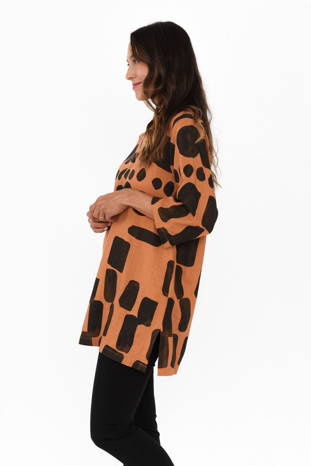 alt text|model:Cara image 4