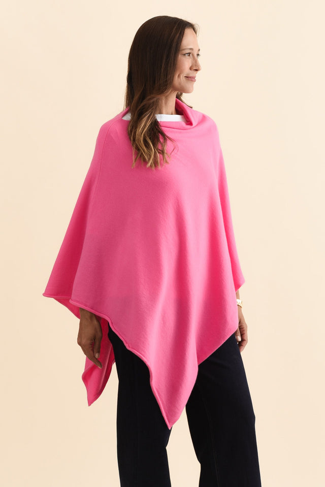 alt text|model:Cara image 4