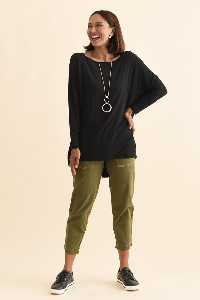 Anakin Black Hi Lo Bamboo Top,Brunette model,alt text|model:Cara image 8