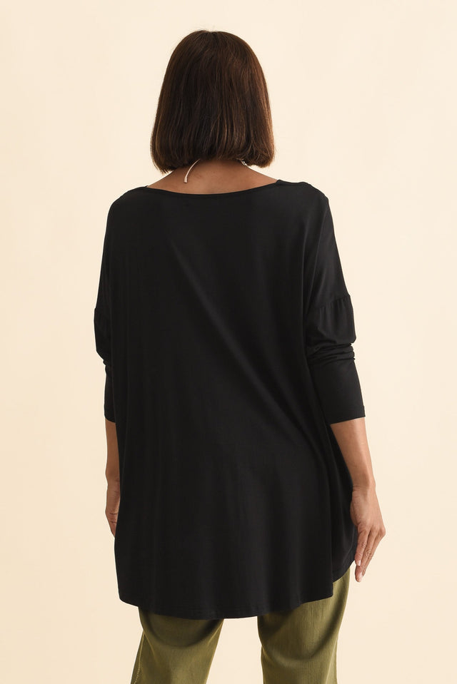 Anakin Black Hi Lo Bamboo Top,Brunette model,alt text|model:Cara image 6