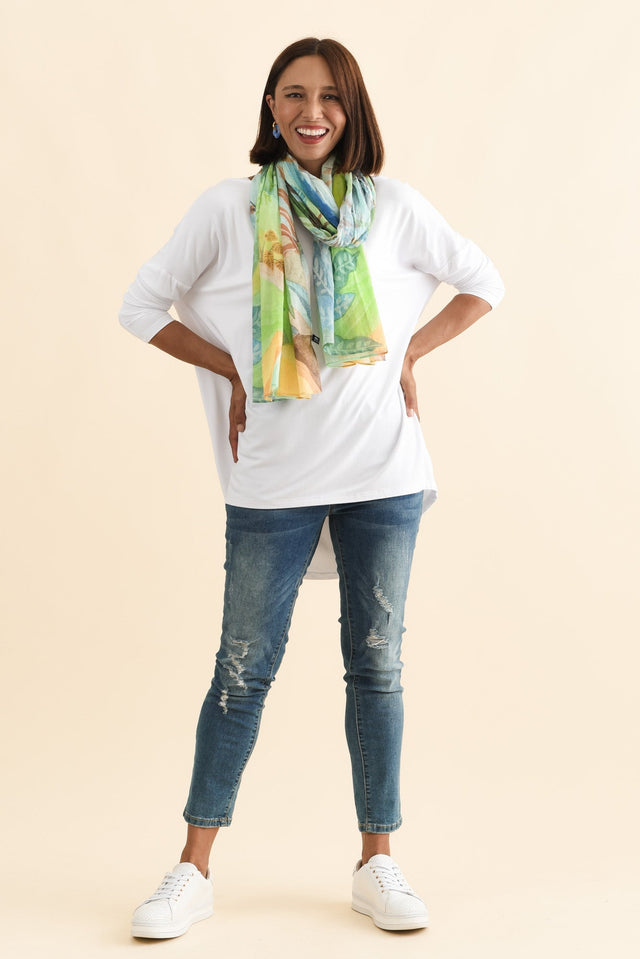 Anakin White Hi Lo Bamboo Top,Brunette model,alt text|model:Cara image 9