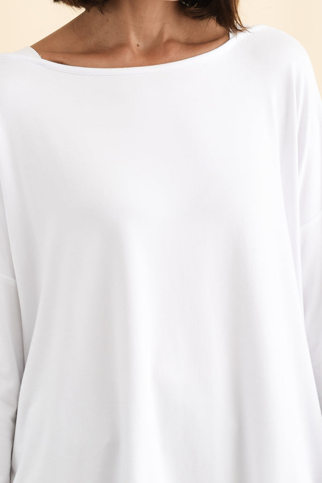 Anakin White Hi Lo Bamboo Top,Brunette model,alt text|model:Cara image 8