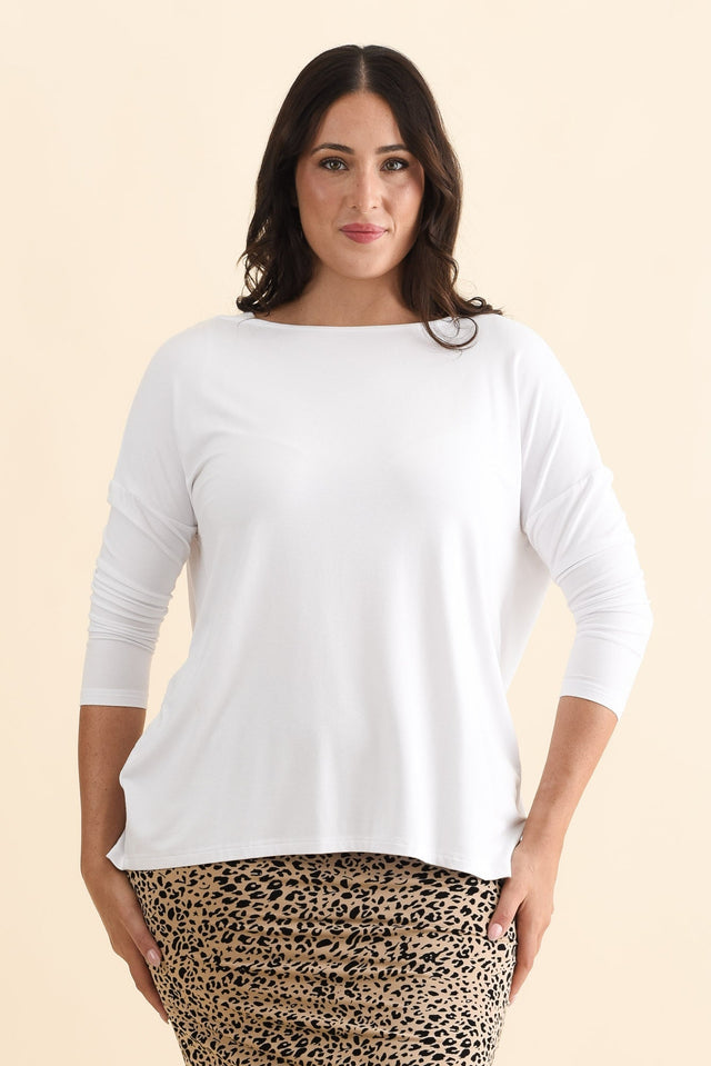 Anakin White Hi Lo Bamboo Top,Brunette model,alt text|model:Emilia image 10