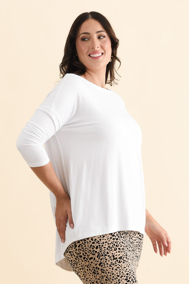 Anakin White Hi Lo Bamboo Top,Brunette model,alt text|model:Emilia image 12