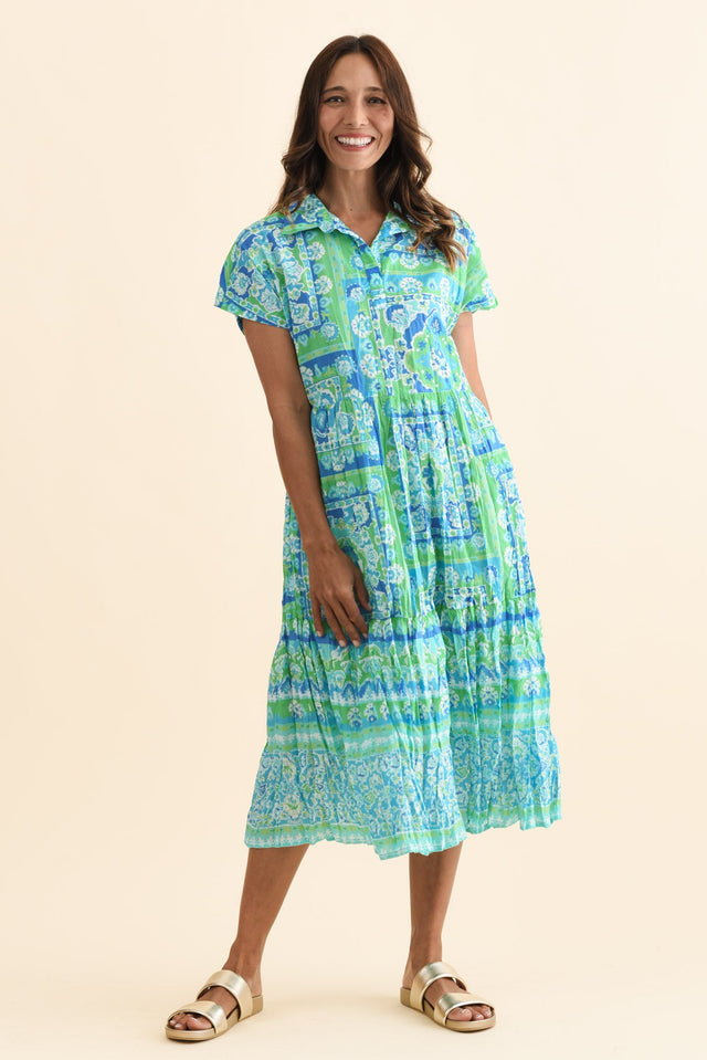 alt text|model:Cara image 3