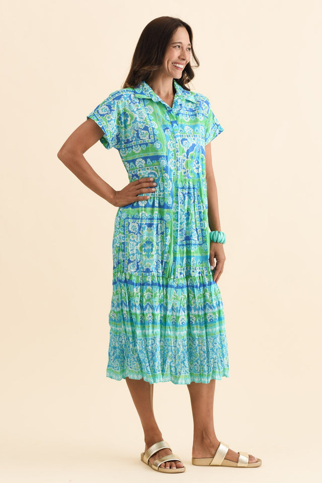 alt text|model:Cara image 4