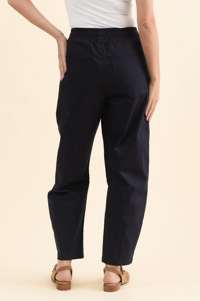 Andy Navy Cotton Barrel Pants,Brunette model,alt text|model:MJ image 5