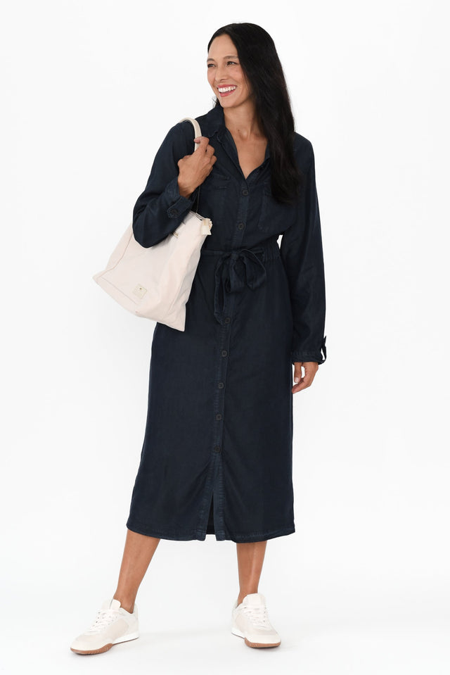 alt text|model:Cara image 3