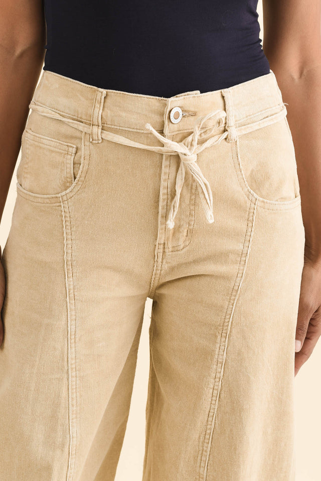 alt text|model:Cara image 6