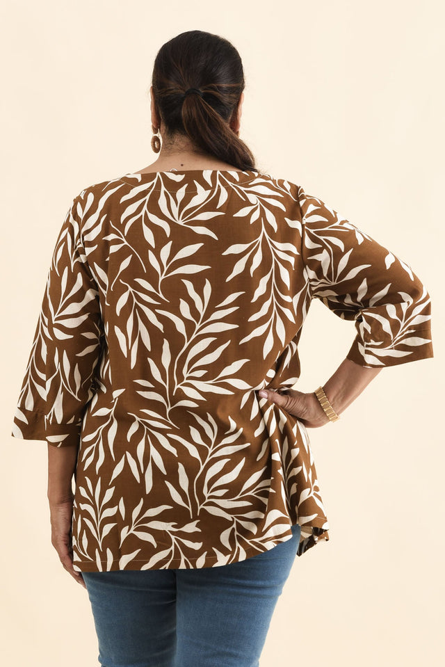 Anya Brown Leaf Linen Cotton Top,Brunette model,alt text|model:Pilita image 11