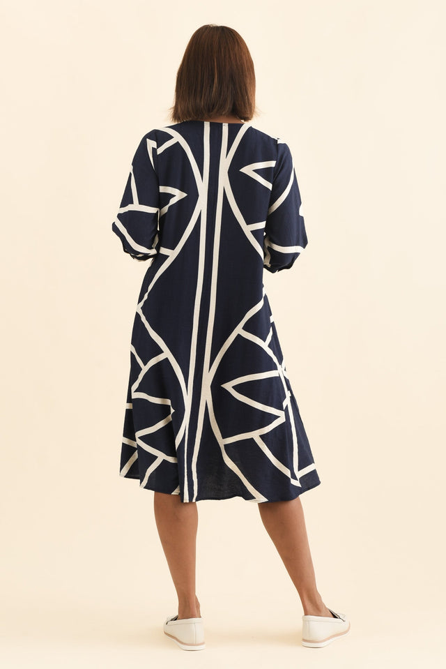 alt text|model:Cara image 4