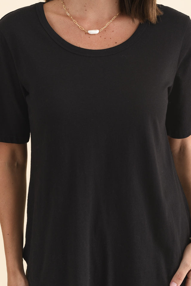 Ariana Black Cotton Tee,Brunette model,alt text|model:MJ image 5