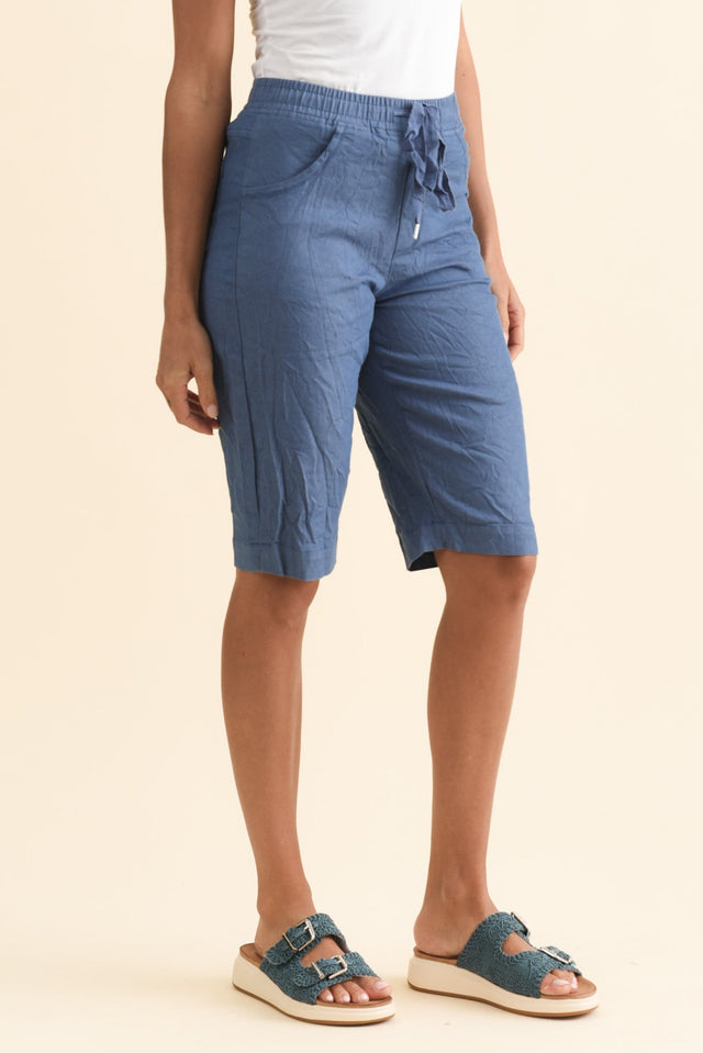 Asha Blue Travel Shorts,Brunette model,alt text|model:Brontie image 5
