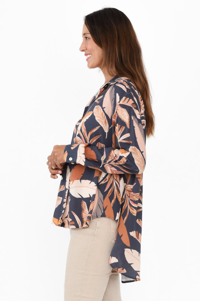 alt text|model:Cara image 3