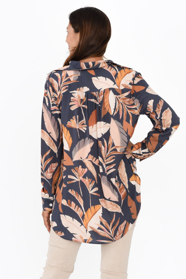 alt text|model:Cara image 4