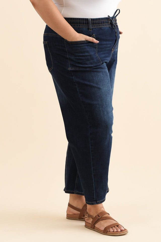 BB Barrel Dark Blue Jeans,Brunette model,alt text|model:Gabby image 15