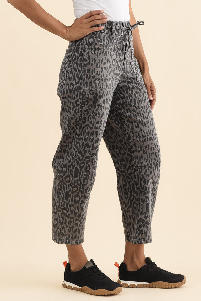 BB Barrel Grey Leopard Jeans,Brunette model,alt text|model:Cara image 4