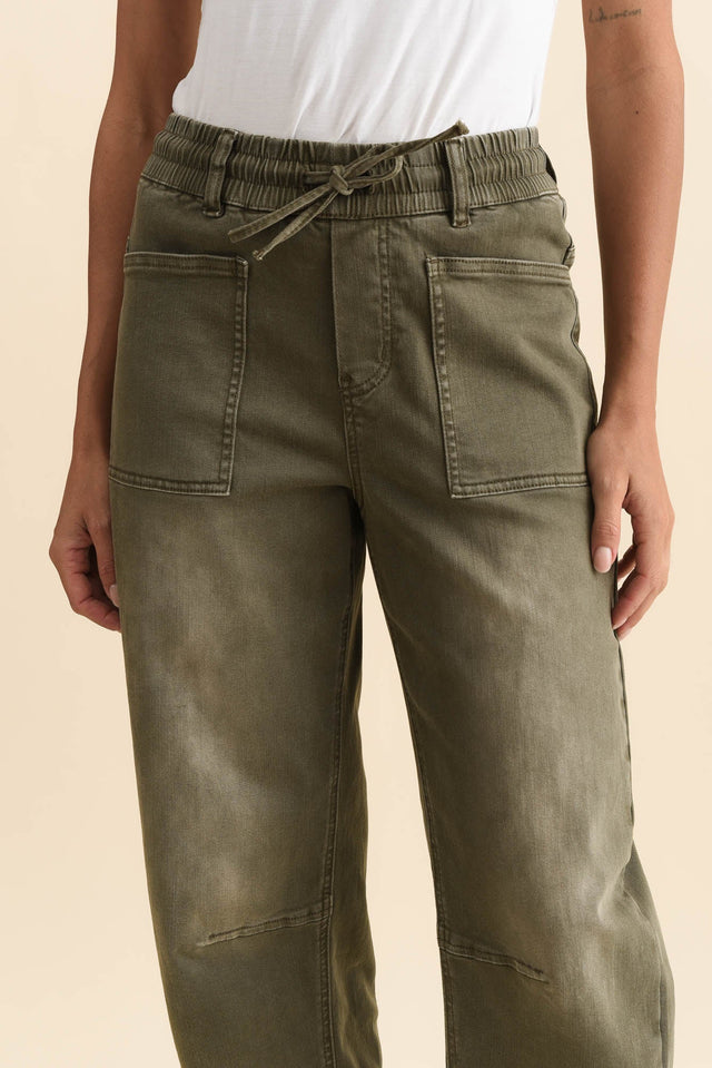 BB Barrel Khaki Jeans,Brunette model,alt text|model:Brontie image 7