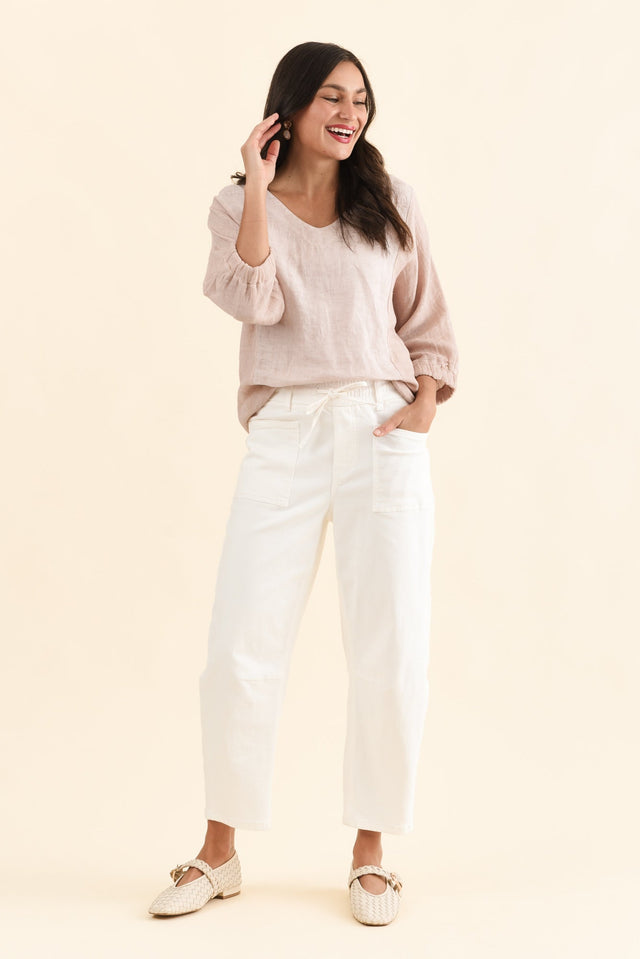 BB Barrel White Jeans,Full Body,Brunette model,alt text|model:Brontie image 8