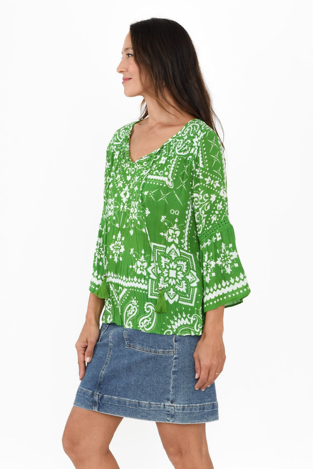 alt text|model:Cara image 4