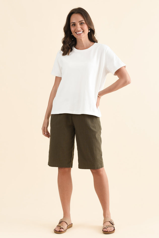 Base White Cotton Tee,Full Body,Brunette model,alt text|model:MJ image 6
