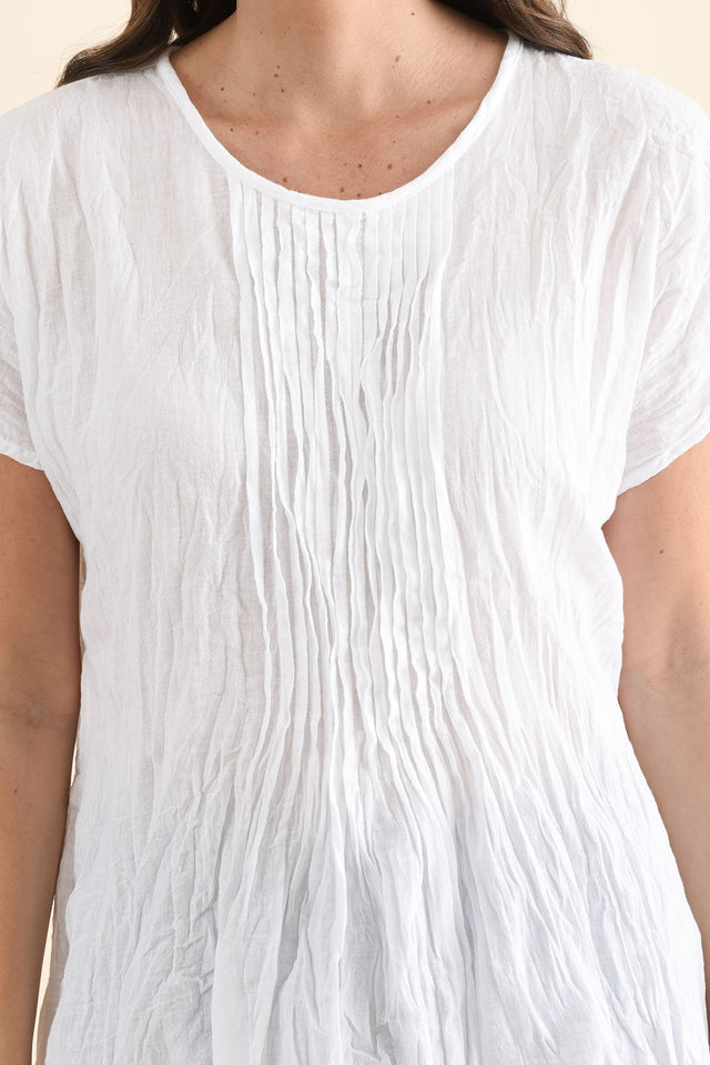 Beck White Crinkle Cotton Top,Detail,Brunette model,alt text|model:MJ image 5