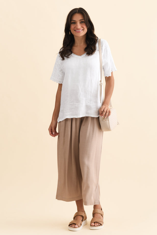 alt text|model:Brontie