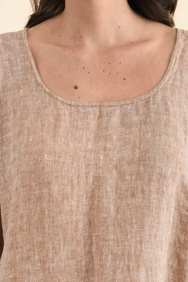 Belize Rust Linen Kaftan,Detail,Brunette model,alt text|model:MJ image 5
