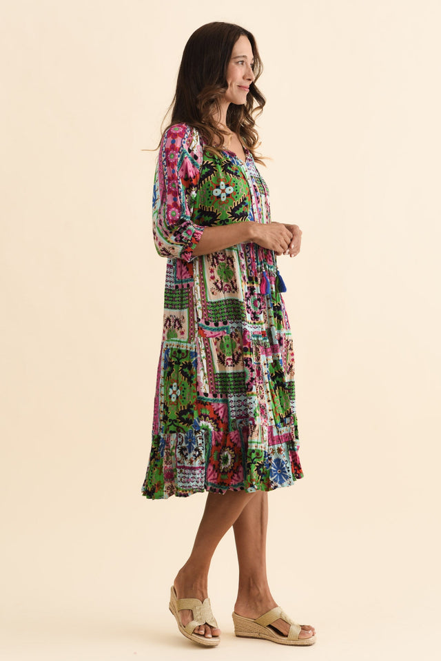 Belmira Green Abstract Pocket Dress,Brunette model,alt text|model:Cara image 4