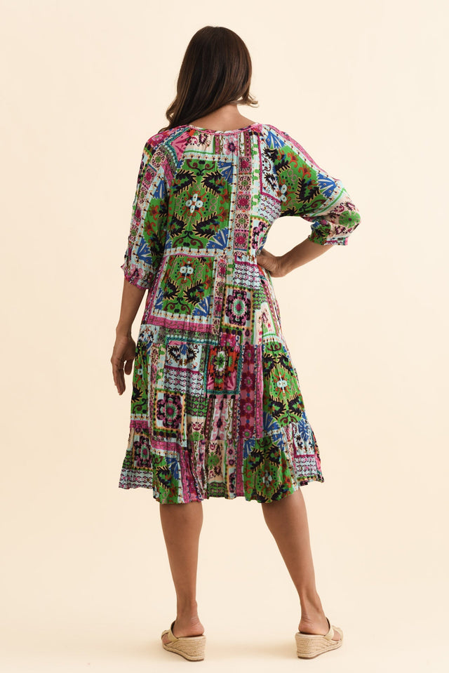 Belmira Green Abstract Pocket Dress,Brunette model,alt text|model:Cara image 5