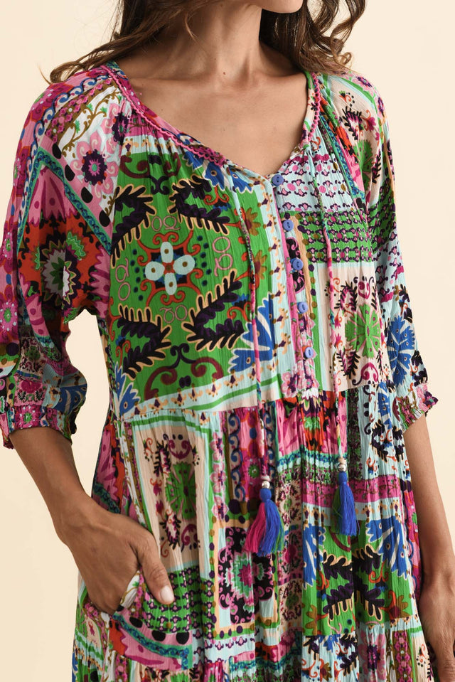 Belmira Green Abstract Pocket Dress,Brunette model,alt text|model:Cara image 6