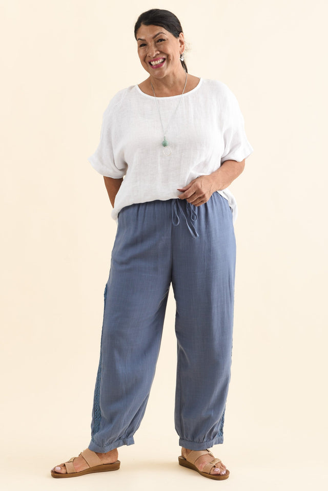 Beretta Steel Lace Linen Blend Pants,Brunette model,alt text|model:Pilita image 11