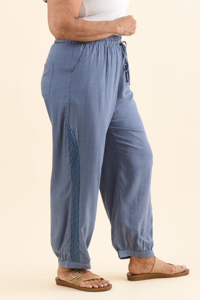 Beretta Steel Lace Linen Blend Pants,Brunette model,alt text|model:Pilita image 12