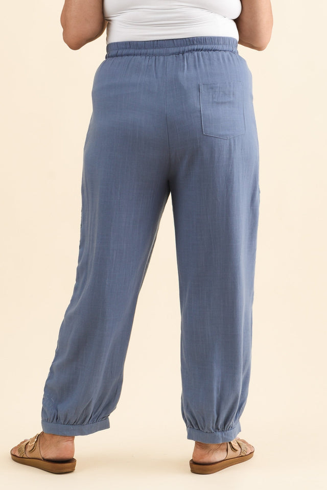Beretta Steel Lace Linen Blend Pants,Brunette model,alt text|model:Pilita image 13