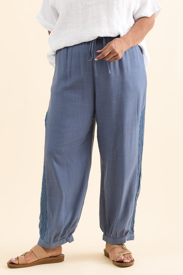 Beretta Steel Lace Linen Blend Pants,Brunette model,alt text|model:Pilita image 10