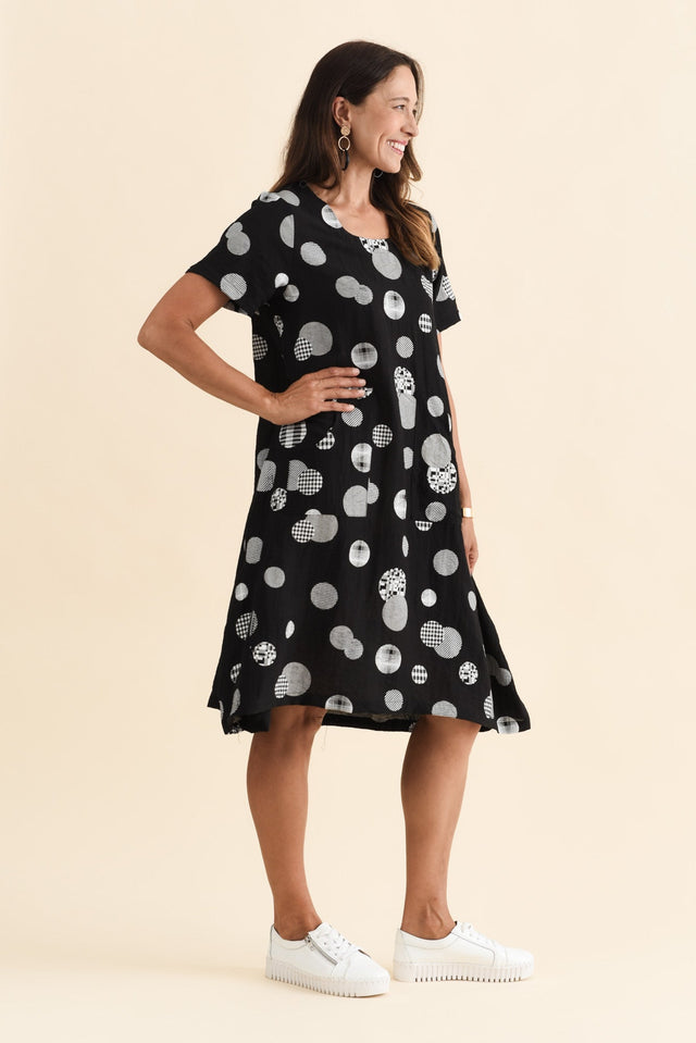 alt text|model:Cara image 4